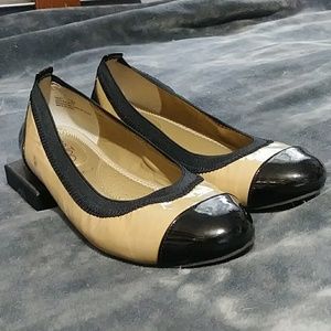 Me Too Kaden flats Tan with black toe caps